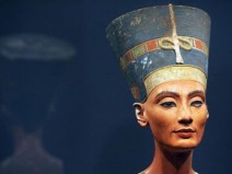 Cmaras ocultas encontradas no tmulo de TutanKhamon, ser Nefertiti?