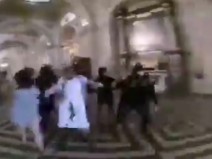 Vdeo mostra um padre sendo atacado por comunistas no Chile?