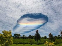 Fotgrafo registra fenmeno raro em que o pedao de uma nuvem acaba caindo