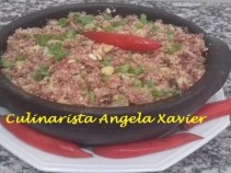 Paoca de carne seca com castanhas do Par.