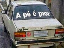 Quem nunca deu risadas com frases de carro engra�adas