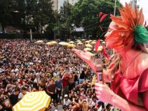 Aplicativo ajuda foli�es a encontrar e se locomover pelos Blocos de Rua no Carnaval de SP