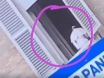 Afinal de contas, o papa Francisco  um holograma? 