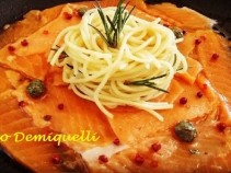 Torre de espaguete no mar de salm�o.