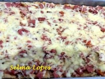 Torta aberta de mortadela.