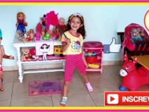 Vdeo infantil , Lara finge Brincar de limpar a casa, criana Pretend Play with Cleaning Toys!