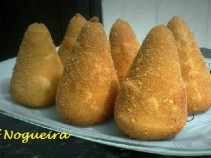 Deliciosa receita de coxinha de frango.