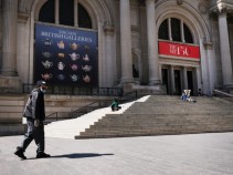 A vida voltando ao normal  MET reabre em NY