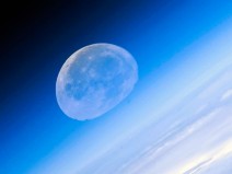 Assim se contempla o p�r da Lua da esta��o espacial