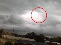 Criatura andando nas nuvens,real ou ilus�o de �tica?