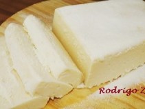 Experimente mousse de corte de leite ninho.