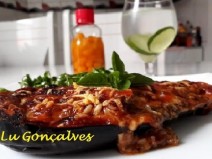 Deliciosa berinjela recheada e assada