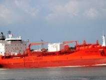 Colis�o entre petroleiro e barco de pesca faz um morto e dois desaparecidos