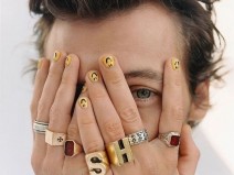 As unhas decoradas do Harry Styles