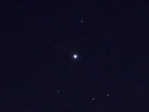 O que s�o as bolinhas no c�u correndo a noite ? venha conferir 