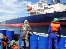 Tripulaes esto retidas nos navios devido ao bloqueio do COVID-19